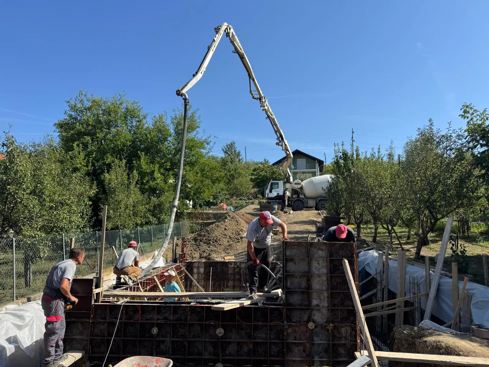Izgradnja bazena na Avali — fotografija 17